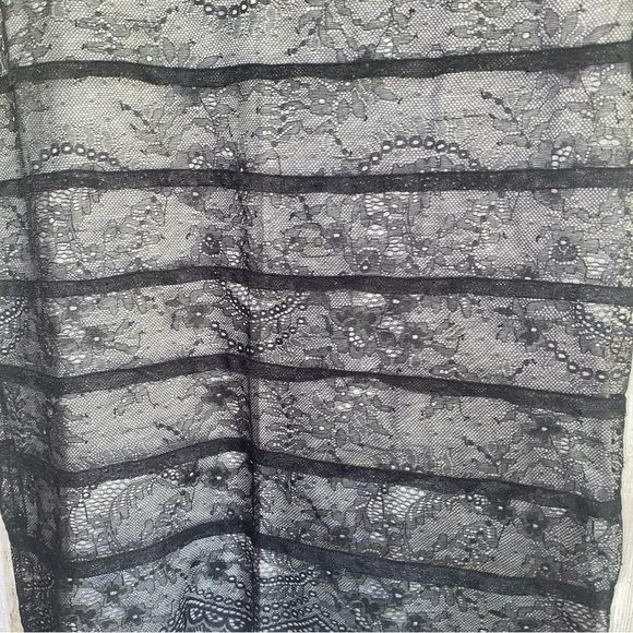 Loft Lace Overlay Tee - Picture 2 of 5